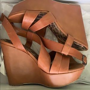 Jessica Simpson Clara